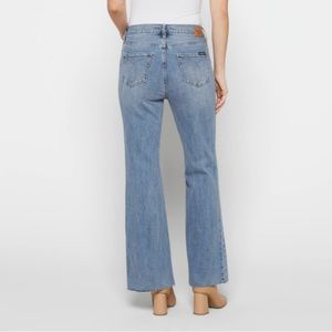 Calvin Klein Jeans, featured a high rise fit perfect size 31 or 14